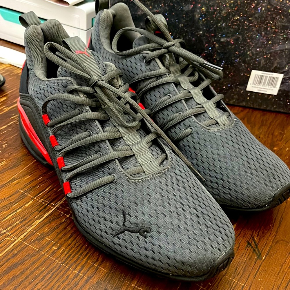 Mens PUMAs